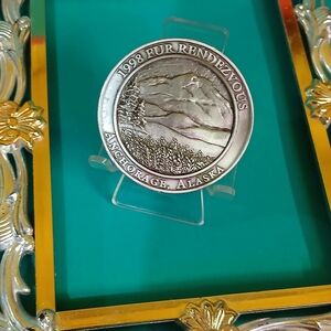 ❄️ Vintage 1998 Fur Rendezvous Belt Buckle – Anchorage, Alaska ❄️